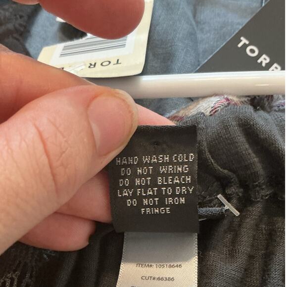 Torrid Crochet Inset Fringe Tank Top Size 0 Large Medium Boho Black Festival NEW - Picture 11 of 11